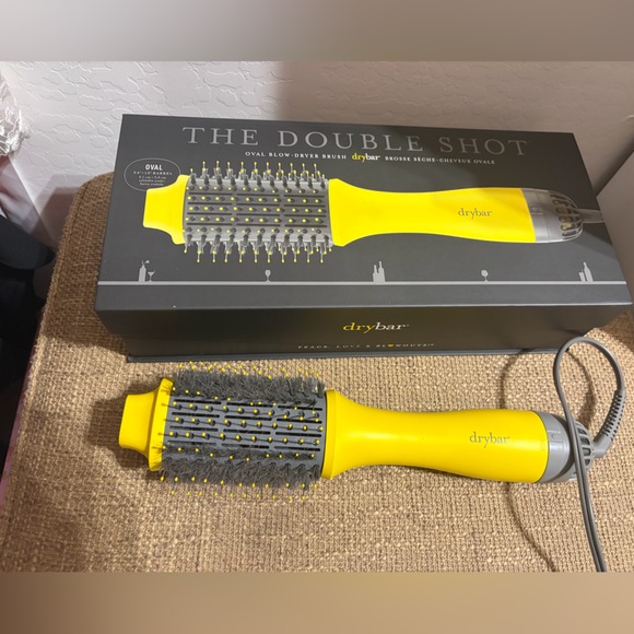 Drybar Double Shot blow dryer brush - Picture 2 of 3